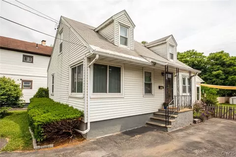 1639 Valley Dr, Syracuse, NY 13207