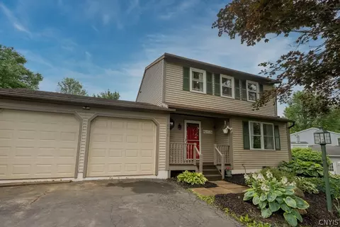 8430 Quadrant Ln, Baldwinsville, NY 13027