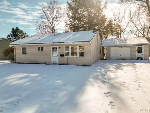 102 Corliss Rd, Onondaga, NY 13219