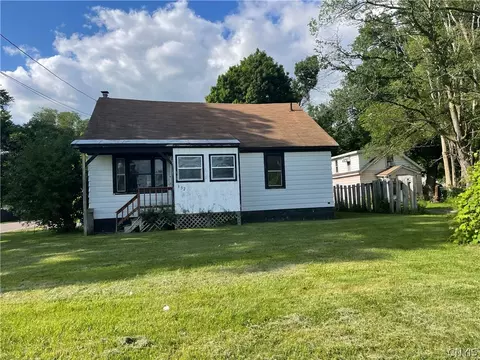 332 Garden City Dr, Salina, NY 13211