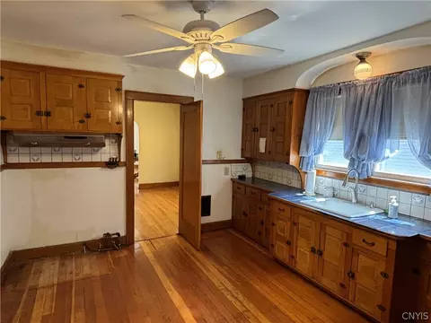 127 Spring St, Syracuse, NY 13208 photo 8