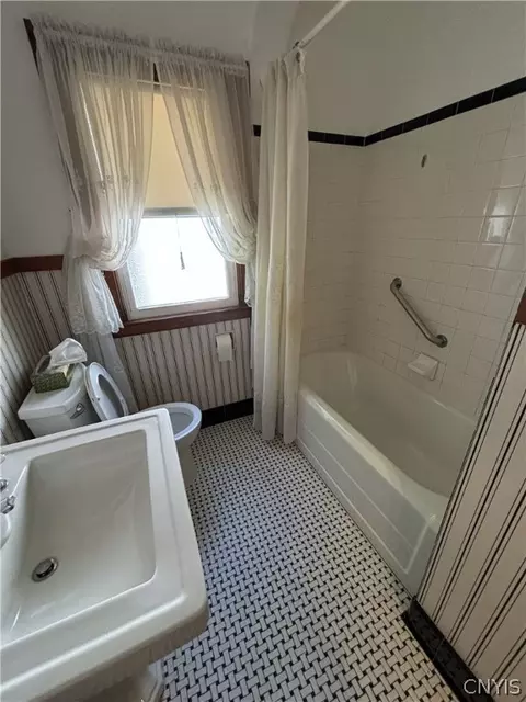 127 Spring St, Syracuse, NY 13208 photo 14