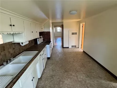 127 Spring St, Syracuse, NY 13208 photo 22