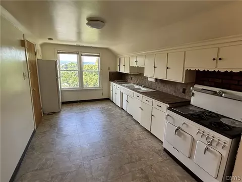 127 Spring St, Syracuse, NY 13208 photo 23