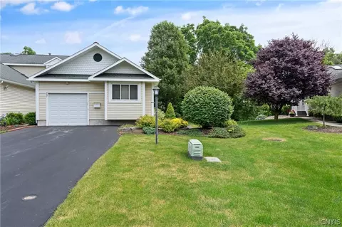 307 Timber Ridge Dr, Camillus, NY 13031