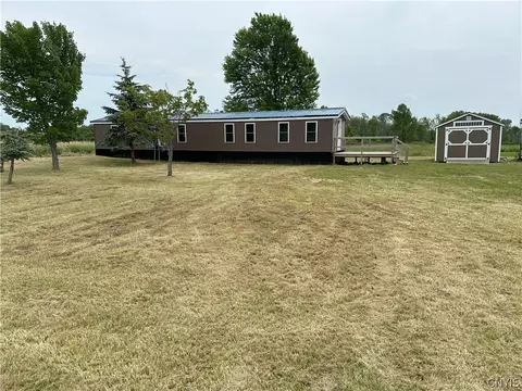 10542 Middle Rd, Dexter, NY 13634