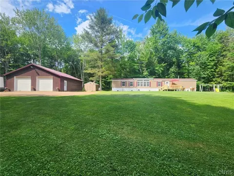 311 N Auringer Rd, Constantia, NY 13044