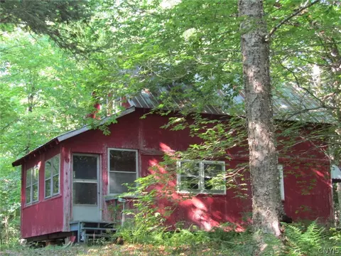 15 Chub Pond Trl, Forestport, NY 13338