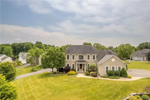 8230 Meadowview Ct, Manlius, NY 13104
