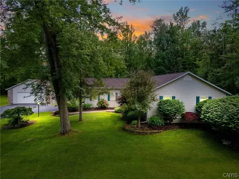 41 Oswego River Rd, Schroeppel, NY 13135