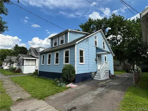 141 Rosemont Dr, Syracuse, NY 13205
