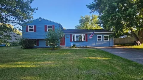 4216 Inverrary Dr, Clay, NY 13090