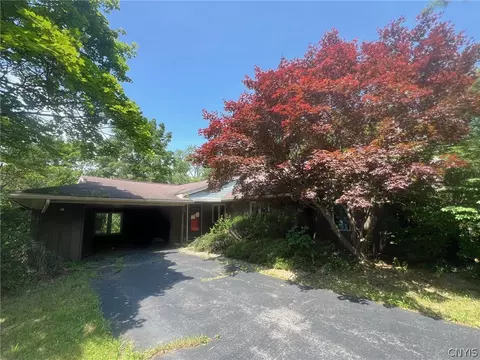 88 Prospect St, Auburn, NY 13021