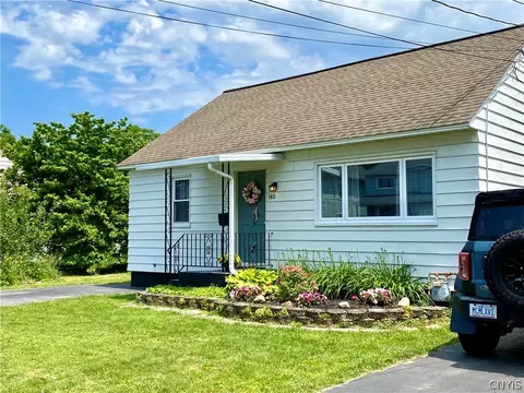 140 Edgeware Rd, Salina, NY 13208