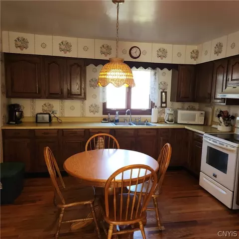 50 Walnut St, German Flatts, NY 13407 photo 2