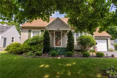 104 Edden Ln, Syracuse, NY 13212