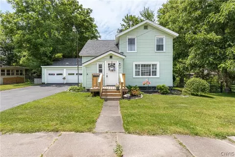 27 Volney St, Schroeppel, NY 13135