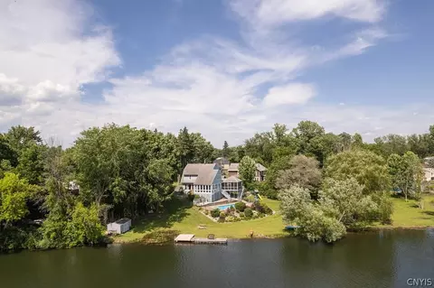 4 Chestnut St, Schroeppel, NY 13135