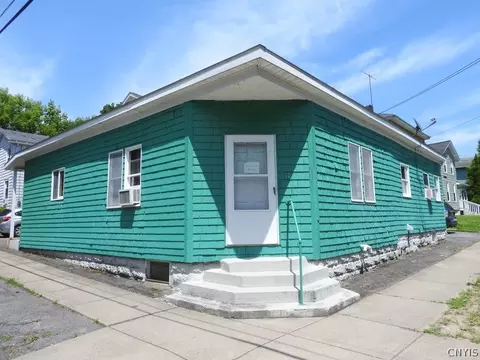 11 Barber St, Auburn, NY 13021