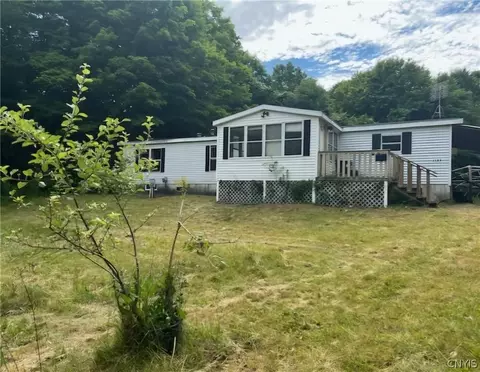 1143 Rathburn Rd, Oswego, NY 13126