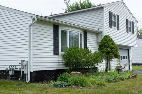 5470 Fortuna Pkwy, Clay, NY 13041