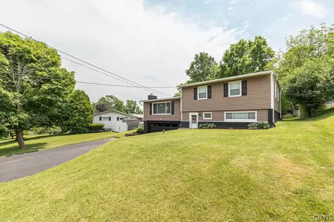 125 Richards Rd, Camillus, NY 13031