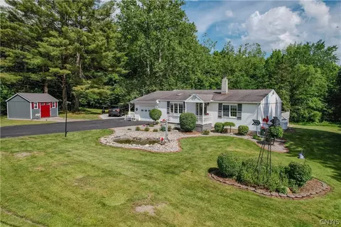 402 Newport Rd, Utica, NY 13502