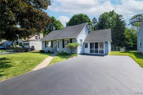 7188 Willow Rd, Syracuse, NY 13212