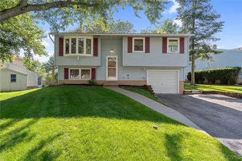 5513 Taormina Dr, Clay, NY 13041