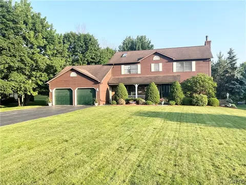 8 Country Ln, Oswego, NY 13126