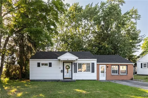 111 Dollin St, Salina, NY 13088