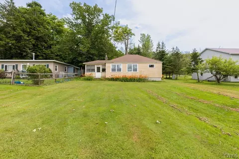 153 Rikers Beach Rd, Scriba, NY 13126