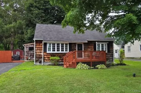 120 Bramley Dr, Camillus, NY 13031