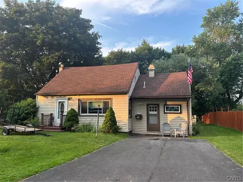 12 Delamarter St, Whitestown, NY 13492