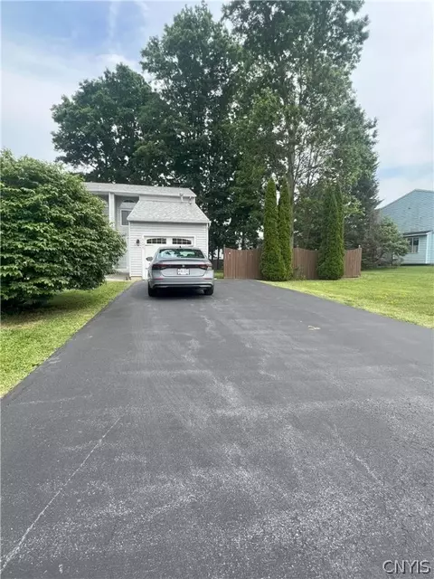 8499 Fathom Dr, Baldwinsville, NY 13027
