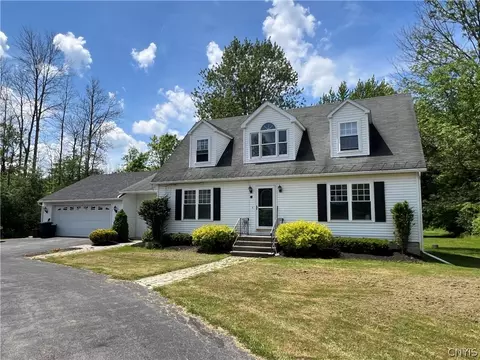 93 Klocks Corners Rd, Scriba, NY 13126
