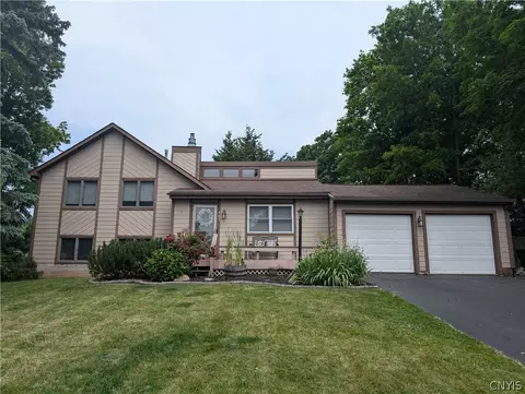 707 Fairway Cir, Van Buren, NY 13027