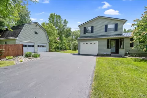 79 Hoyt Rd, Schroeppel, NY 13132