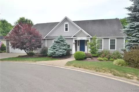 105 Starksboro Dr, Camillus, NY 13031
