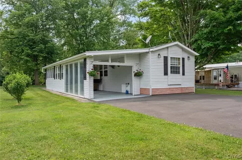 10 River Ln, Mentz, NY 13140