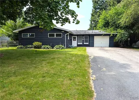 7407 Palmcrest Rd, Syracuse, NY 13212