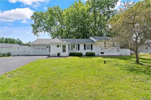 8440 Grandview Dr, Cicero, NY 13039