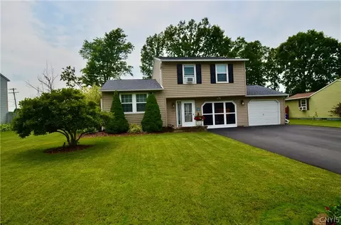 204 Windebank Ln, Minoa, NY 13116