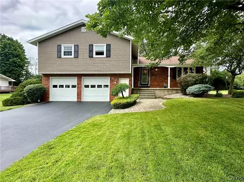 14 Christopher Cir, New Hartford, NY 13413