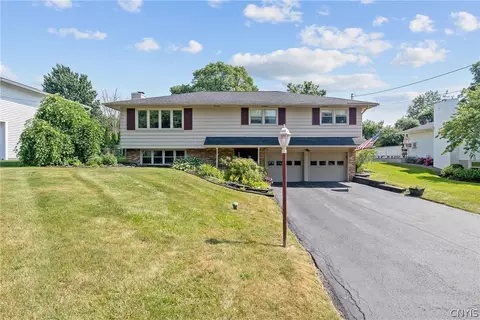 6 Gulfline Rd, Clay, NY 13090