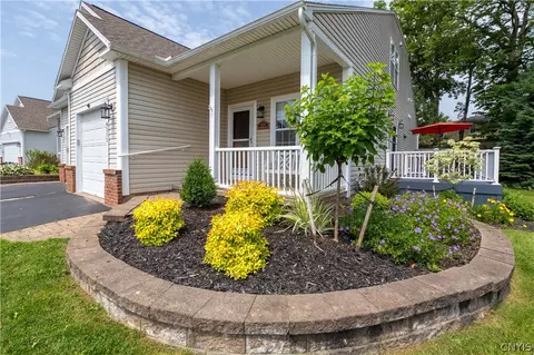 4111 Sandbar Ln, Liverpool, NY 13090
