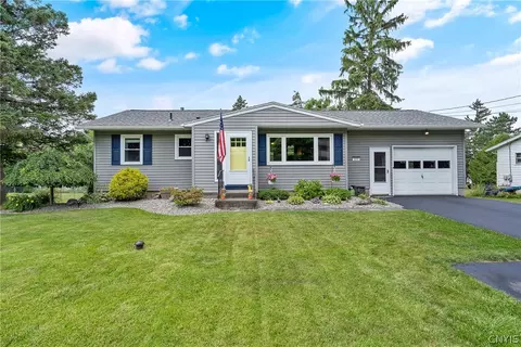 103 Benoit Dr, Geddes, NY 13209 photo 2