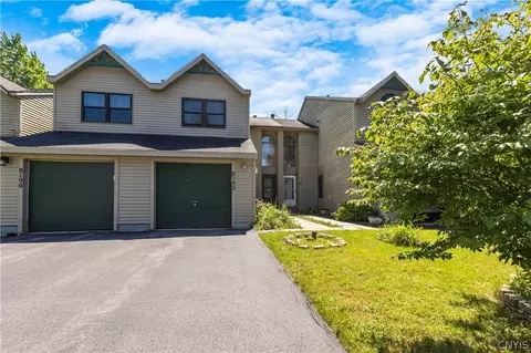 8192 Honeysuckle Dr, Liverpool, NY 13090