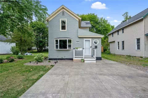 121 Smith St, Manlius, NY 13104