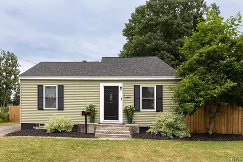 116 Waterbury Dr, Syracuse, NY 13212